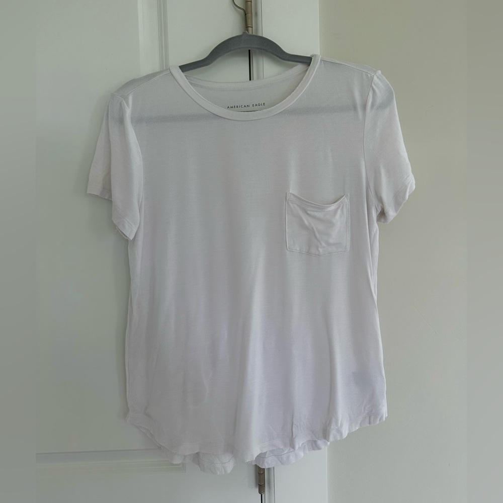 american eagle white pocket t-shirt